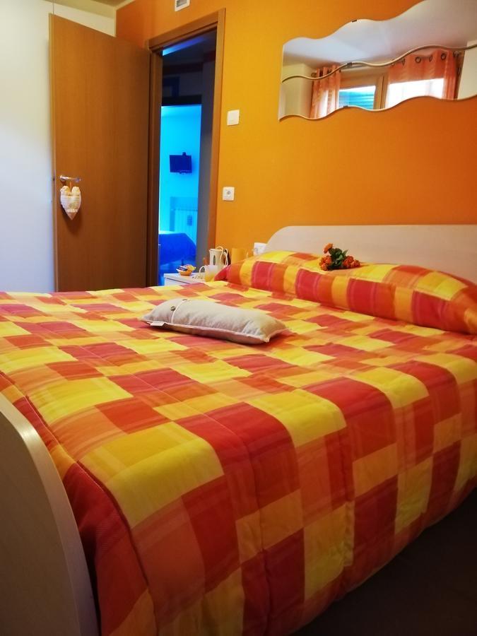 B&B Notte E Di Monasterolo del Castello Kültér fotó
